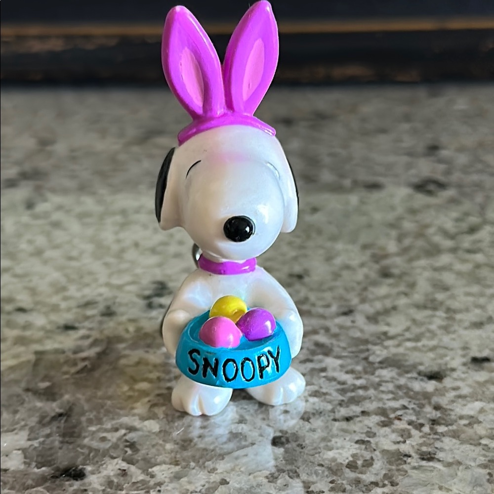 VINTAGE Key Ring Snoopy Easter with Purple Bunny Ears by Applause